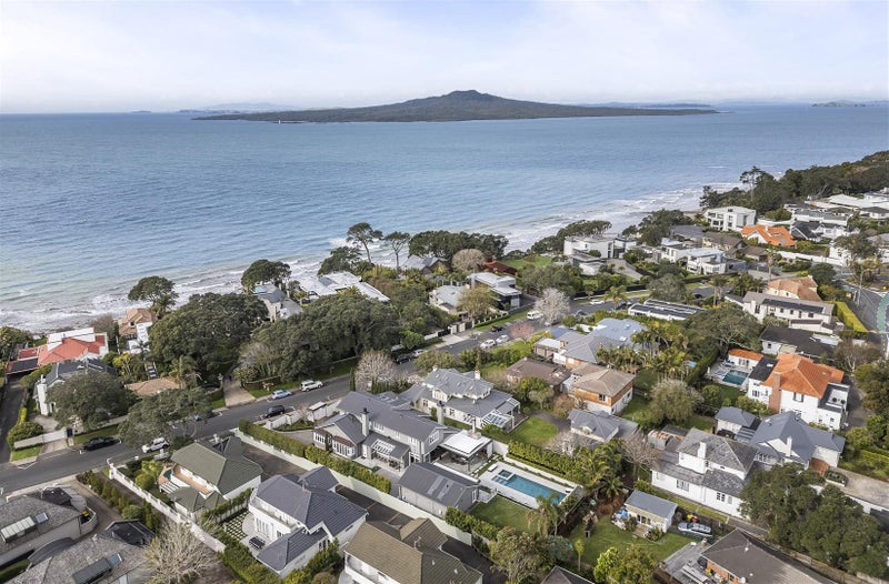 12 Clifton Road, Hauraki, Auckland - Carousel 40