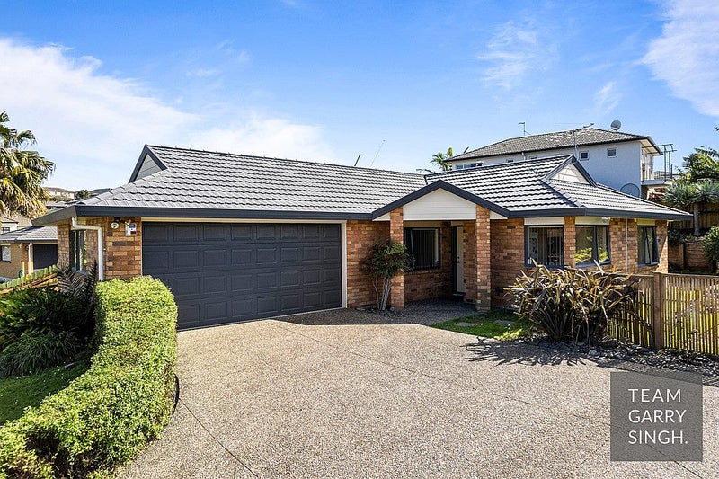 11 Saralee Drive, Manurewa, Auckland - Carousel 1