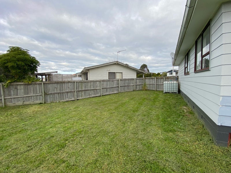 13 Foyle Place, Glendene, Auckland - Carousel 11