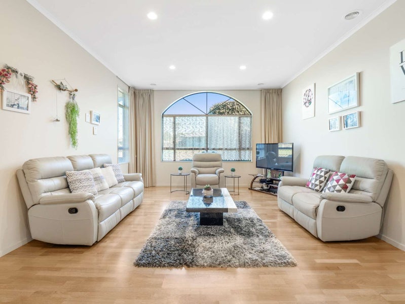 1 Suffolk Drive, Otamatea, Whanganui - Carousel 2