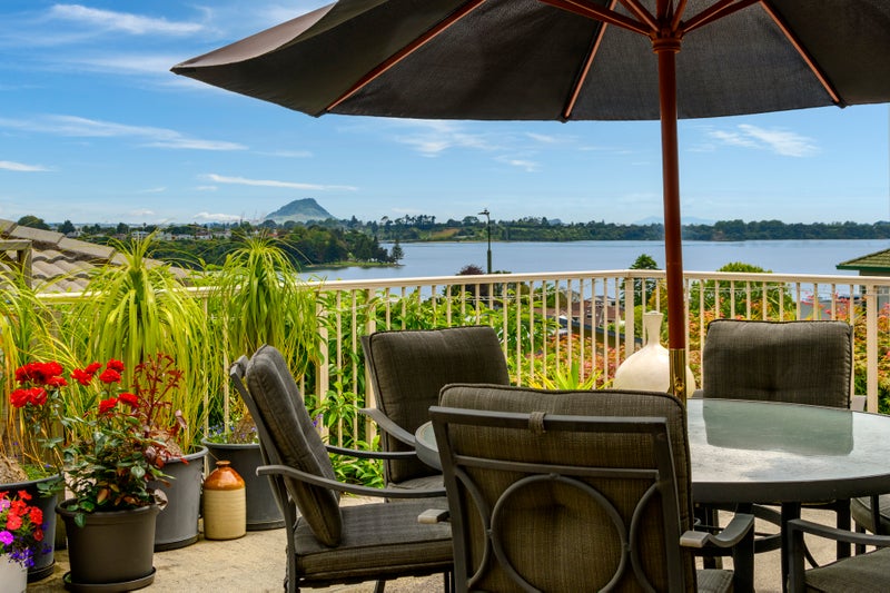 7 Downing Place, Welcome Bay, Tauranga - Carousel 1