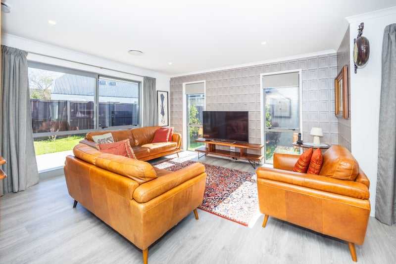 5 Kennedy Lane, Hamilton East, Hamilton - Carousel 2