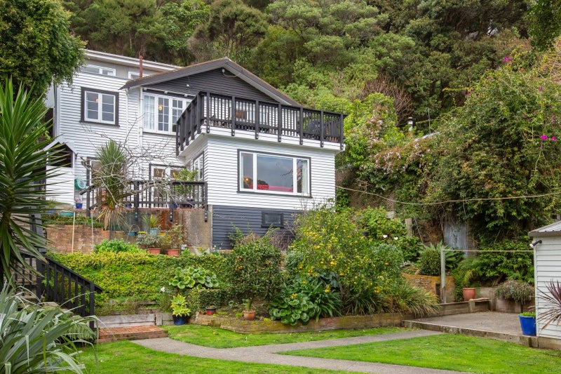 22 Tawa Street, Eastbourne, Lower Hutt - Carousel 1