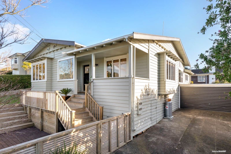 46 Woodward Avenue, Mangere Bridge, Auckland - Carousel 2