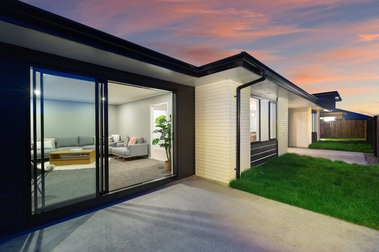 30 Kimbrae Drive, Rototuna North, Hamilton - Carousel 2