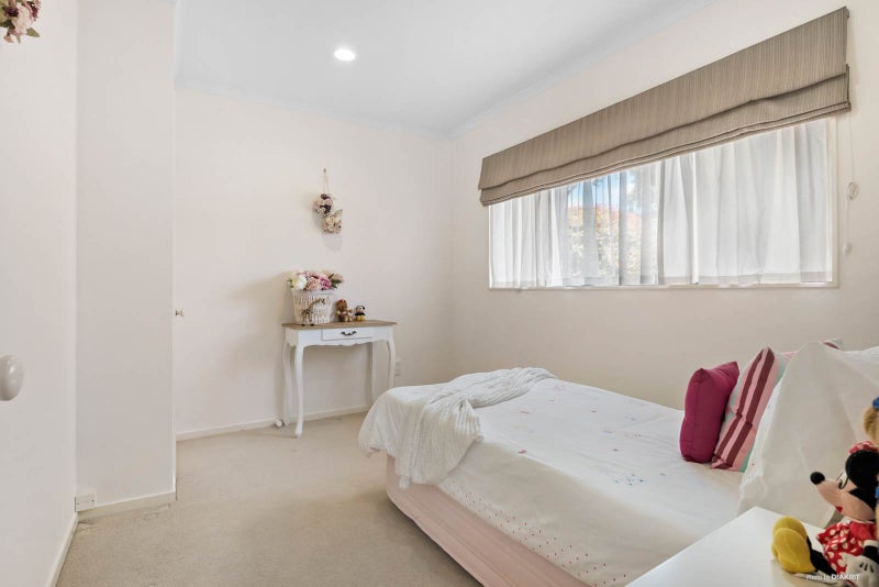 7 Woodridge Avenue, Northcross, Auckland - Carousel 2