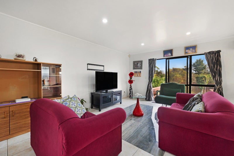 2/55 Aviemore Drive, Highland Park, Auckland - Carousel 2