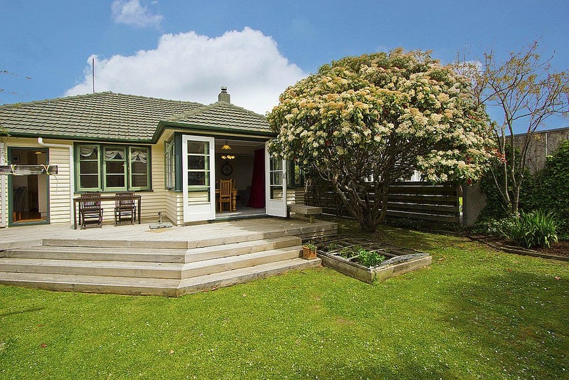 15 Harris Street, Naenae, Lower Hutt - Carousel 2