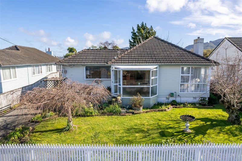 10 Robertson Street, Elderslea, Upper Hutt - Carousel 1