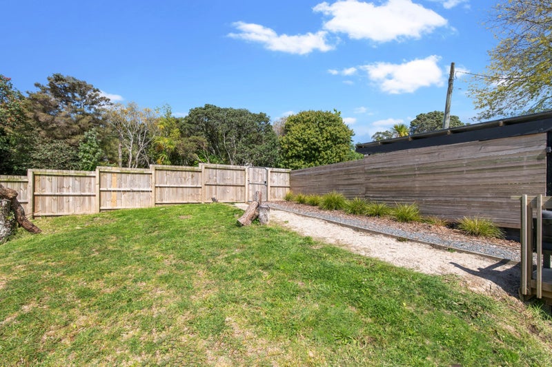 18 Pohutukawa Avenue, Red Beach, Red Beach - Carousel 27