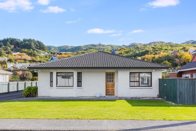 39A Findlay Street, Tawa, Wellington - Carousel 2
