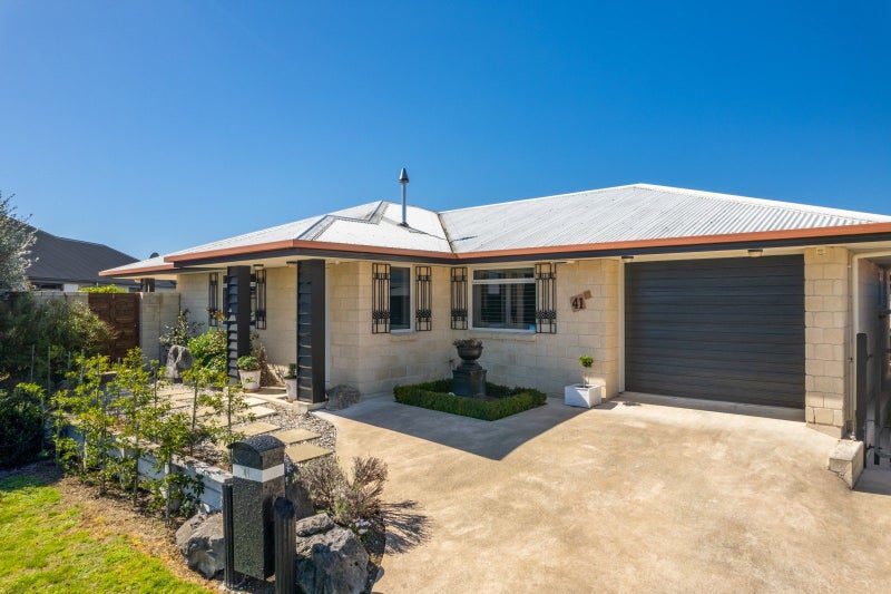 41 Cambelldon Crescent, Stoke, Nelson - Carousel 1