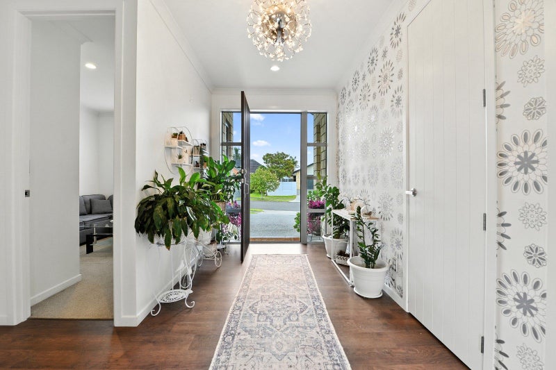 8 Tallentire Crescent, Huntington, Hamilton - Carousel 2