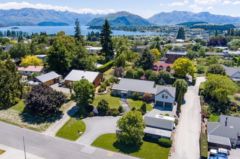 186 Stone Street, Wanaka - Carousel 1