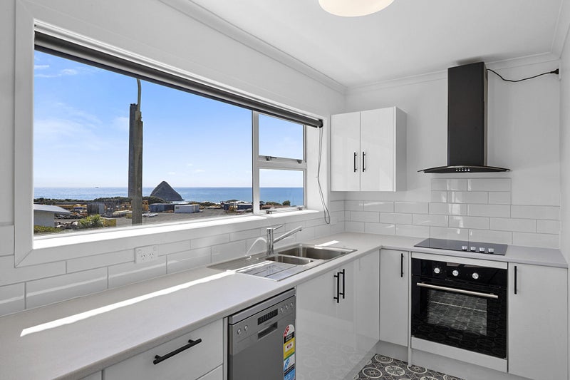27A Port View Crescent, Moturoa, New Plymouth - Carousel 1