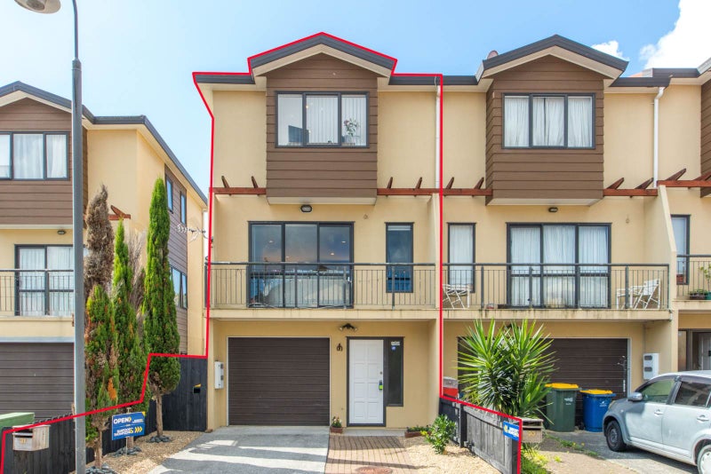 31/8 Margan Avenue, New Lynn, Auckland - Carousel 1