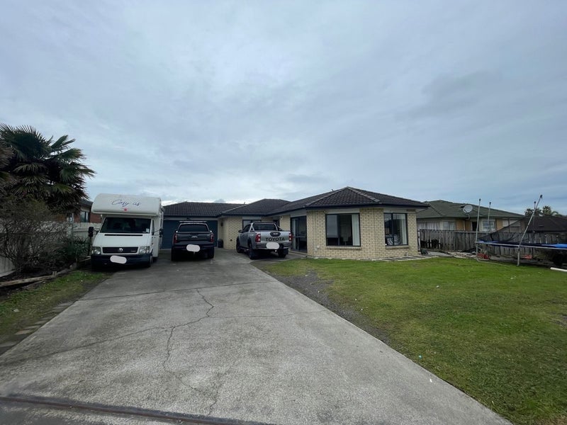 12 Carn Place, Weymouth, Auckland - Carousel 1