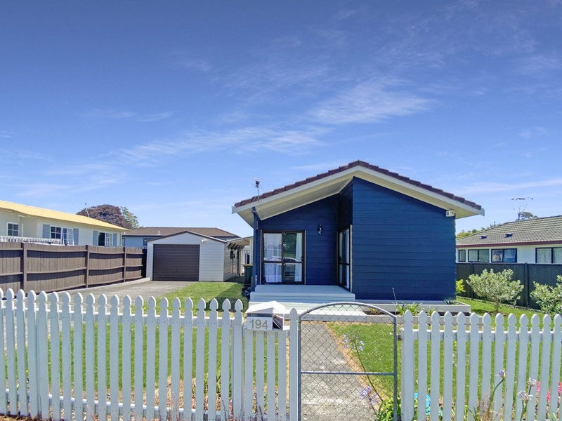 194 Waitemata Drive, Ranui, Auckland - Carousel 1