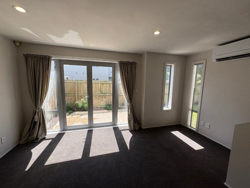 17 Whiteleigh Avenue, Addington, Christchurch - Carousel 1