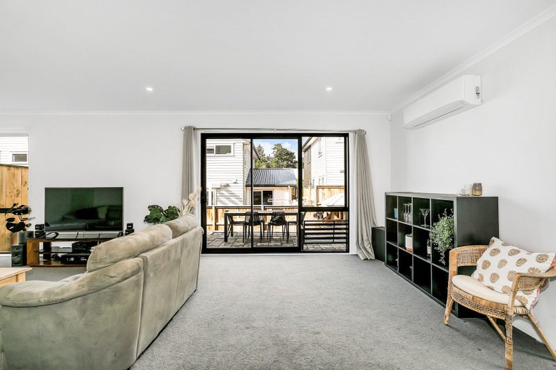 18 Waimoana Close, Massey, Auckland - Carousel 10