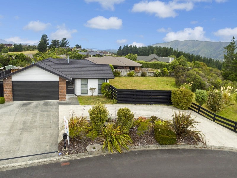 6 Mount Marua Drive, Timberlea, Upper Hutt - Carousel 2