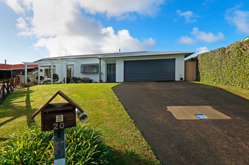 20 Pohutukawa Drive, Opunake - Carousel 1