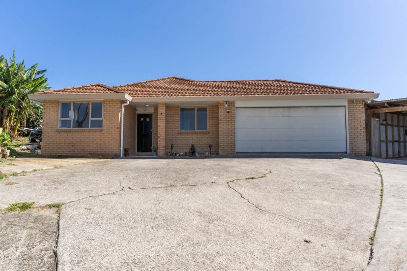 45 Castlefinn Drive, Weymouth, Auckland - Carousel 1