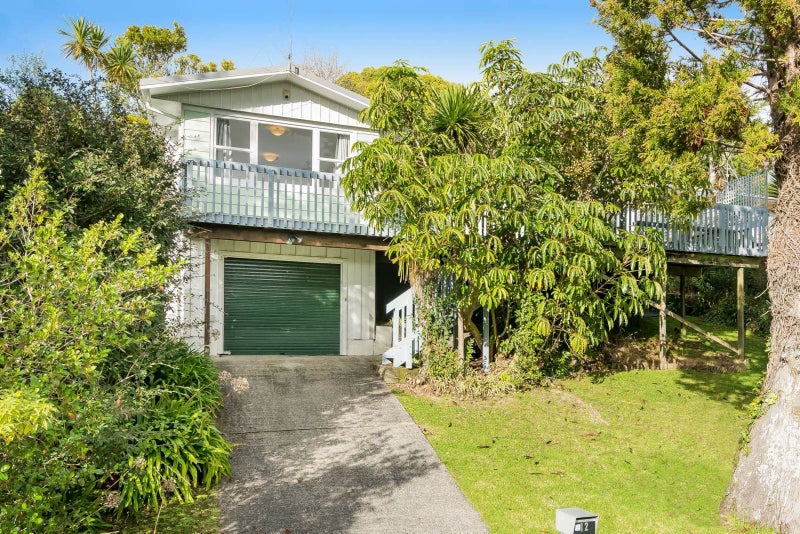 12 Orion Place, Hillcrest, Auckland - Carousel 1