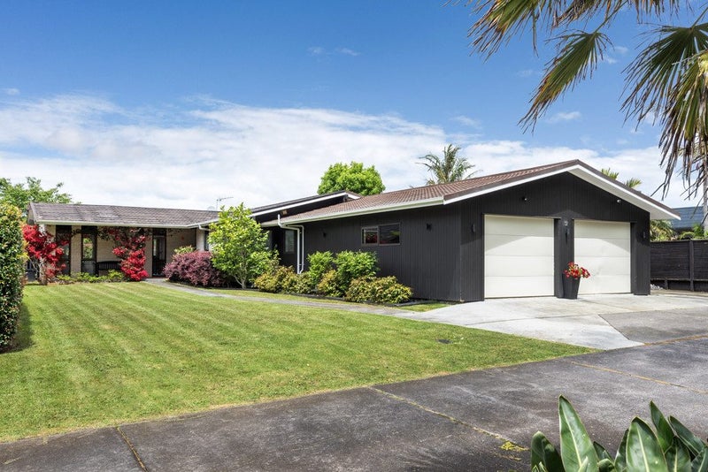 12 Coquille Place, Half Moon Bay, Auckland - Carousel 1