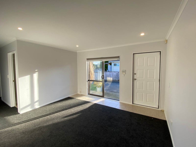 11 Kelkirk Street, Kelston, Auckland - Carousel 2