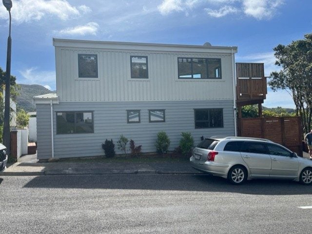 40 Woodhouse Avenue, Karori, Wellington - Carousel 1