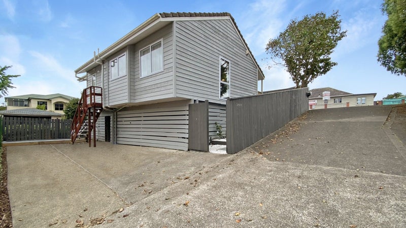 2/1238 New North Road, Avondale, Auckland - Carousel 21