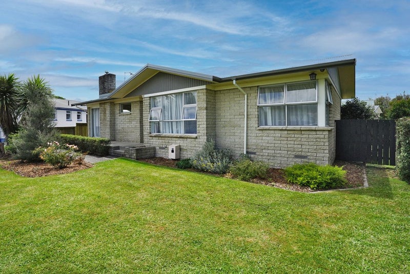 30 Rhonda Avenue, Deanwell, Hamilton - Carousel 1