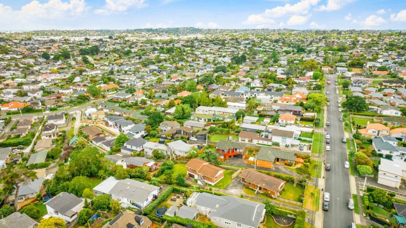 2/6 Dallinghoe Crescent, Milford, Auckland - Carousel 29