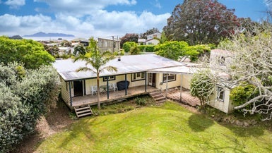 12 Ellen Street, Mangawhai Heads, Mangawhai - Carousel 1