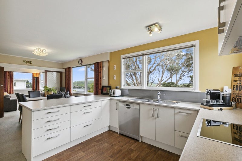 39 Carluke Street, Paparangi, Wellington - Carousel 2