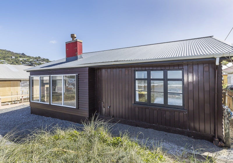1/48 Lyall Parade, Lyall Bay, Wellington - Carousel 1