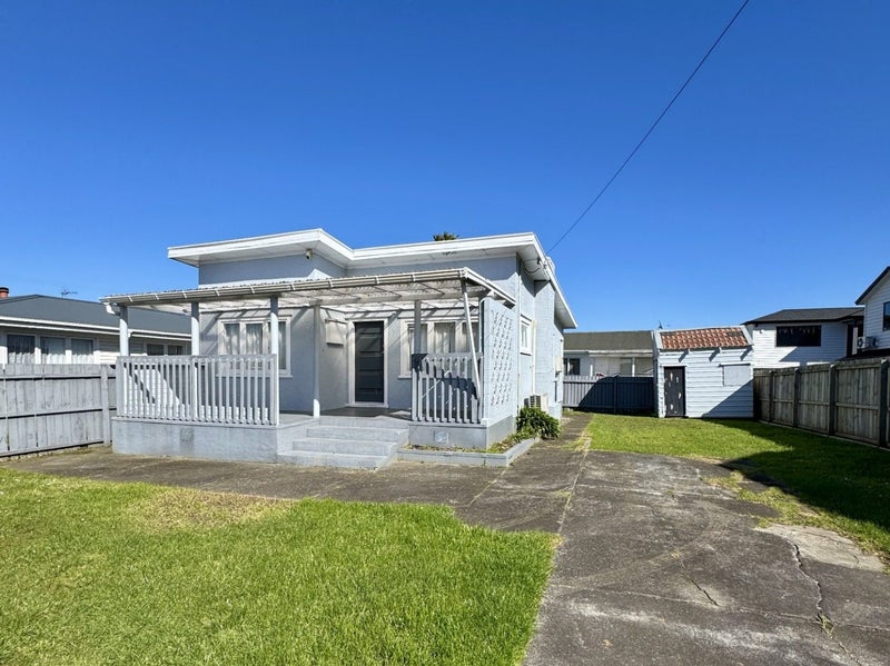 43 Scotts Road, Manurewa East, Auckland - Carousel 1