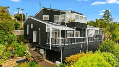 1/57A Woodlands Crescent, Browns Bay, Auckland - Carousel 1