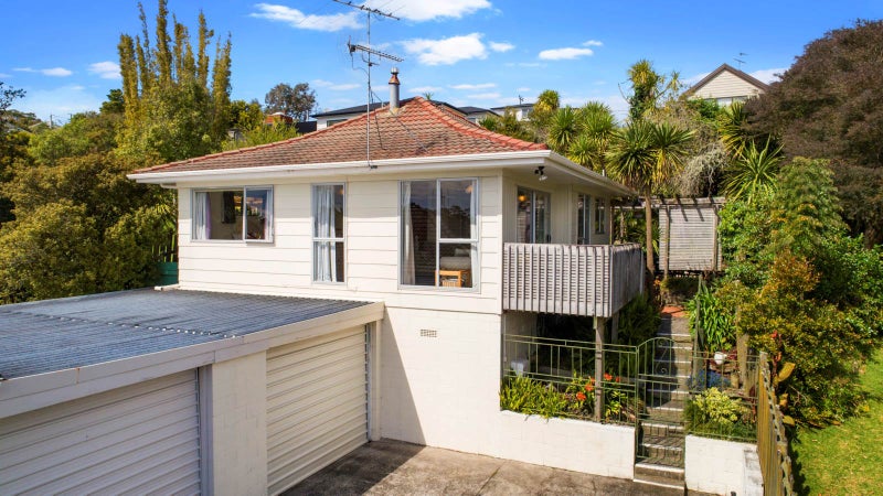 2/34 Holt Avenue, Torbay, Auckland - Carousel 1