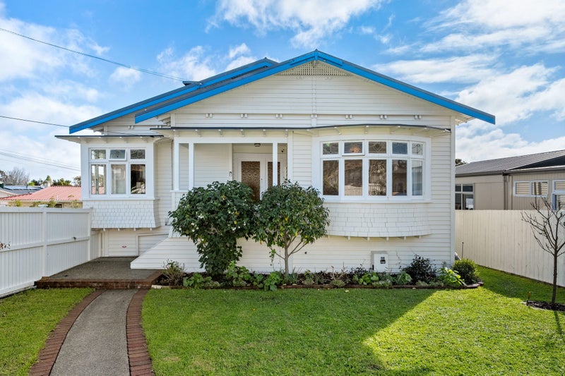 2 Seaview Terrace, Mount Albert, Auckland - Carousel 1