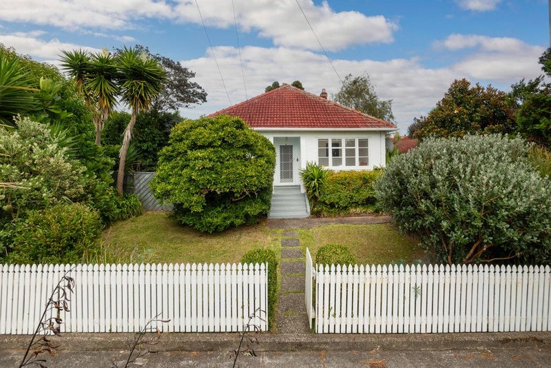 10 Parkdale Road, Mount Albert, Auckland - Carousel 1