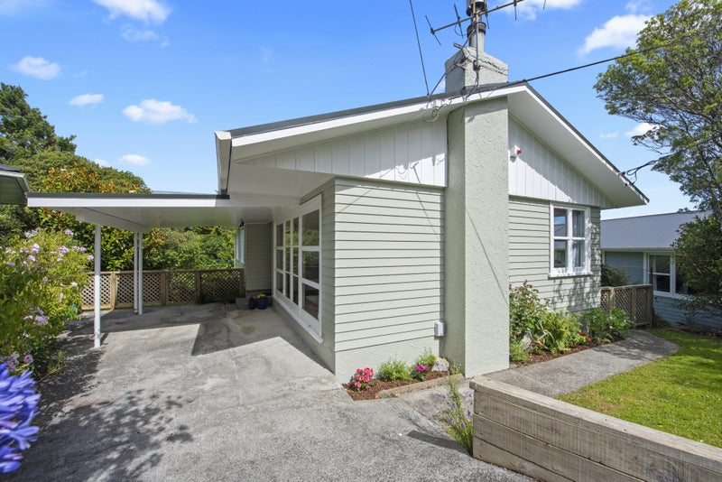 13 Lynda Avenue, Paparangi, Wellington - Carousel 1