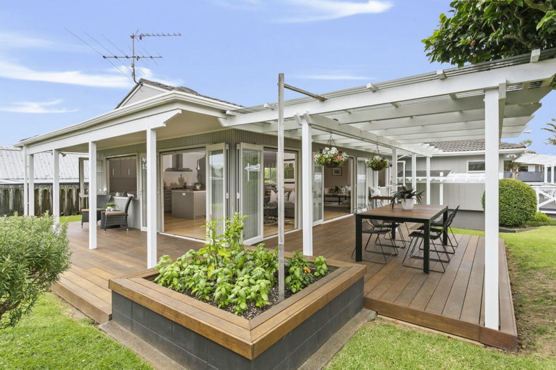 21 Himalaya Drive, Half Moon Bay, Auckland - Carousel 2