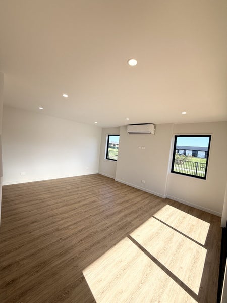 8 Samantha Lawry Road, Hornby, Christchurch - Carousel 2