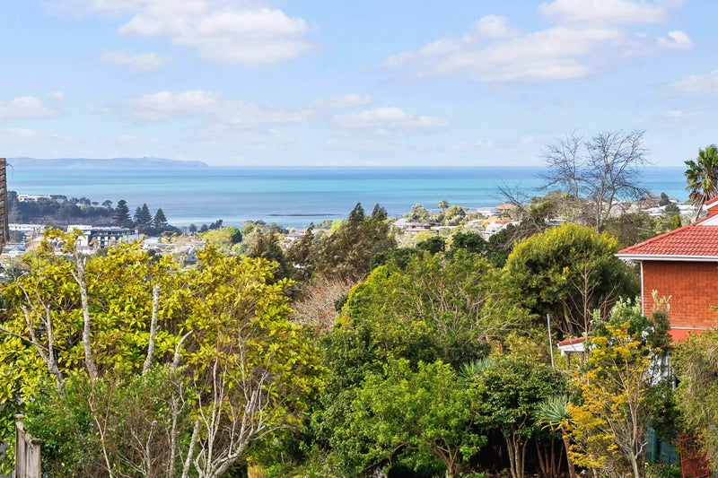 8 Helvetia Drive, Browns Bay, Auckland - Carousel 2