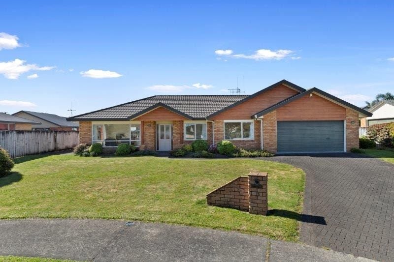 15 Thistlewood Avenue, Hamilton East, Hamilton - Carousel 17