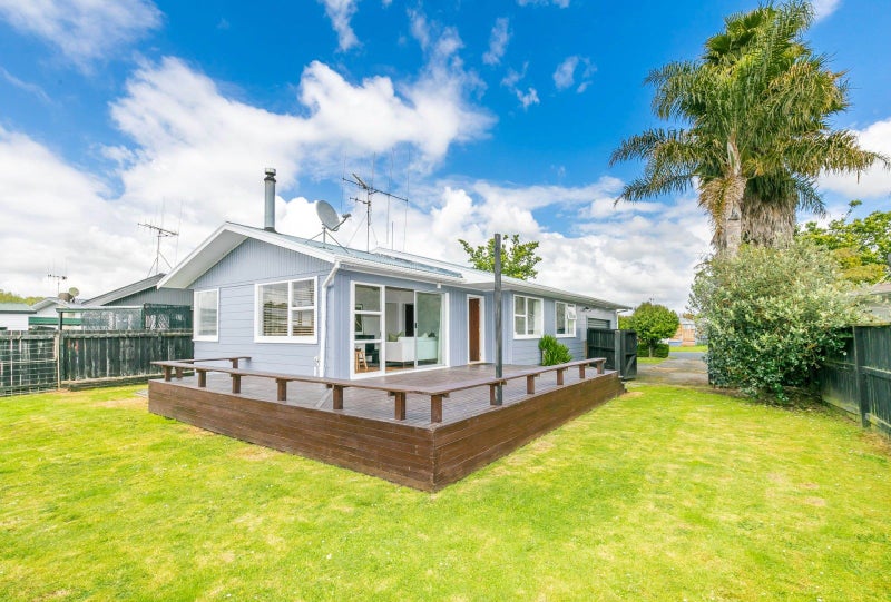 24 Rhonda Avenue, Deanwell, Hamilton - Carousel 1