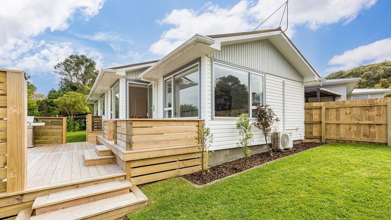 10 Christchurch Crescent, Kelson, Lower Hutt - Carousel 1