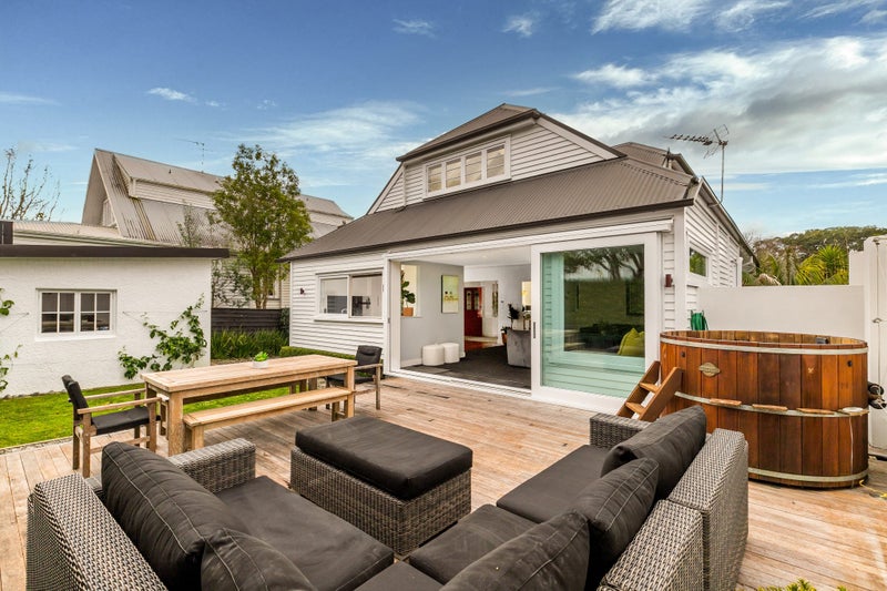13 Brewster Avenue, Morningside, Auckland - Carousel 1